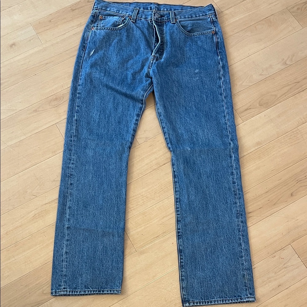 Levi's Classic Straight Denim Jeans - Picture 7 of 14